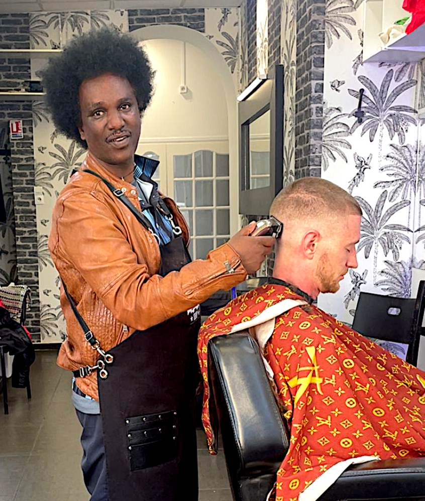 L'intérieur du salon Comptoir à Cheveux 1
